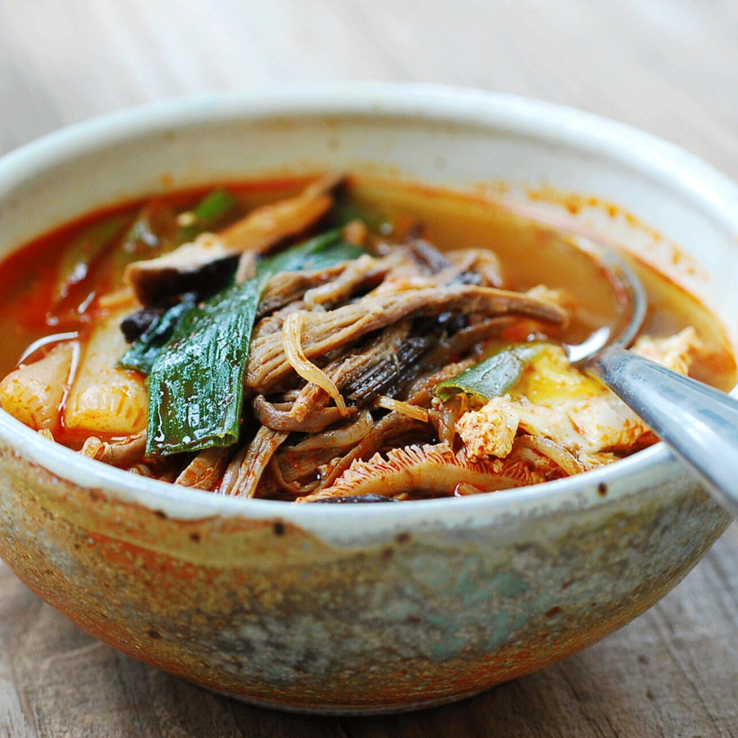 Yukae-jang (Korean Style Beef with Vegetable Soup) - Oshi Sushis